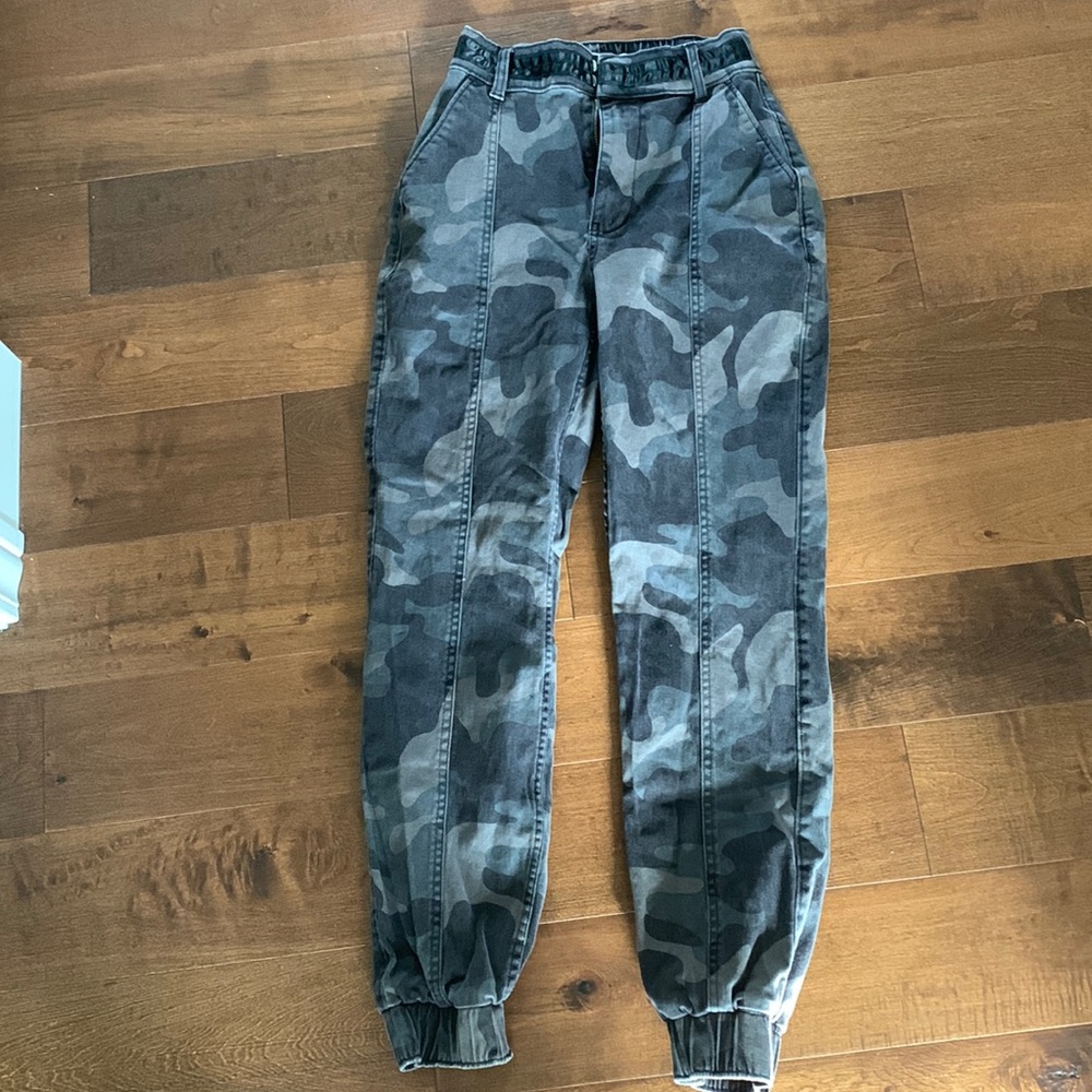 Hollister XS camo joggers